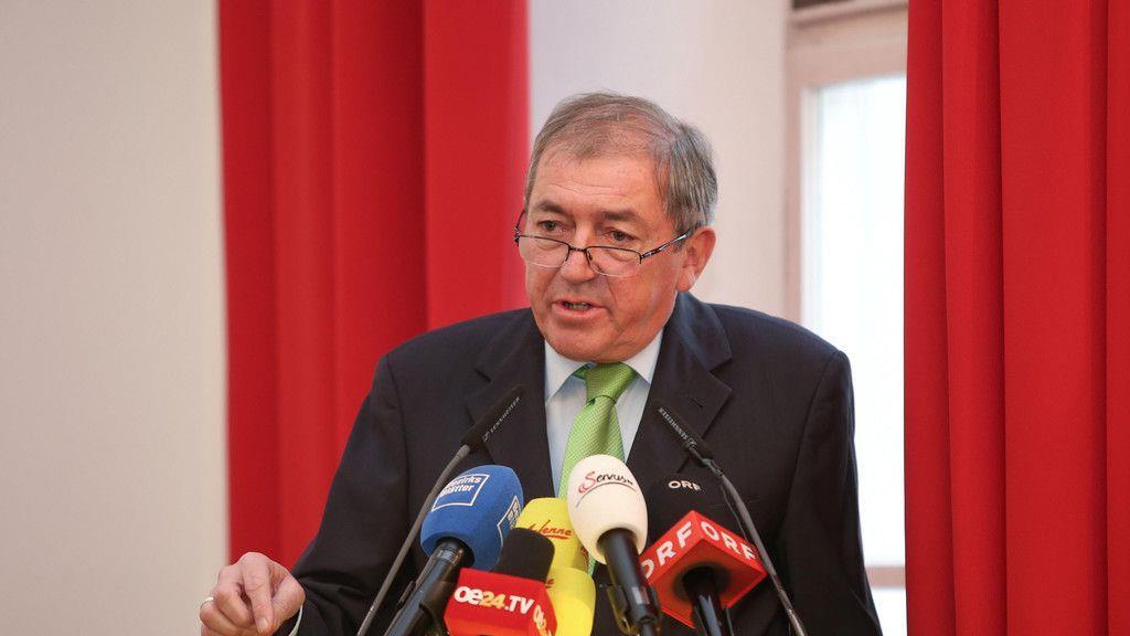 Bürgermeister Heinz Schaden tritt zurück, III