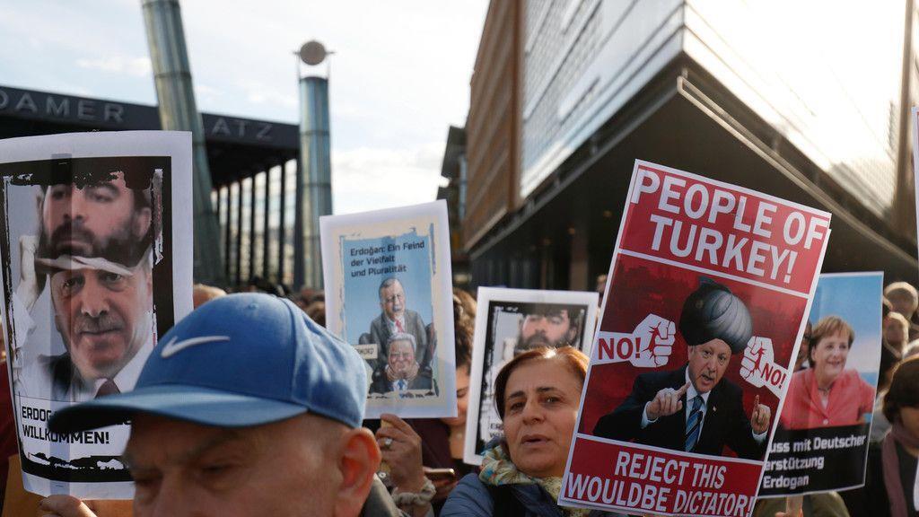 Demos gegen Erdogan in Deutschland