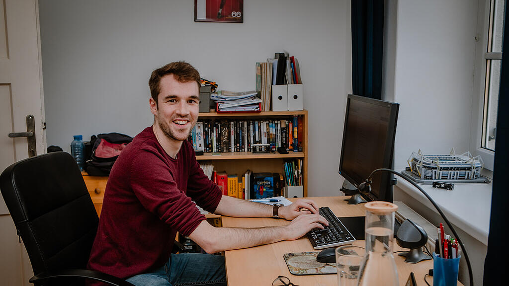Johannes, Home Office