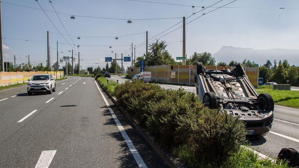 Pkw-Überschlag in der Münchner Bundesstraße