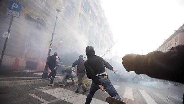 Zusammenstöße von Anarchisten und Polizei in Rom