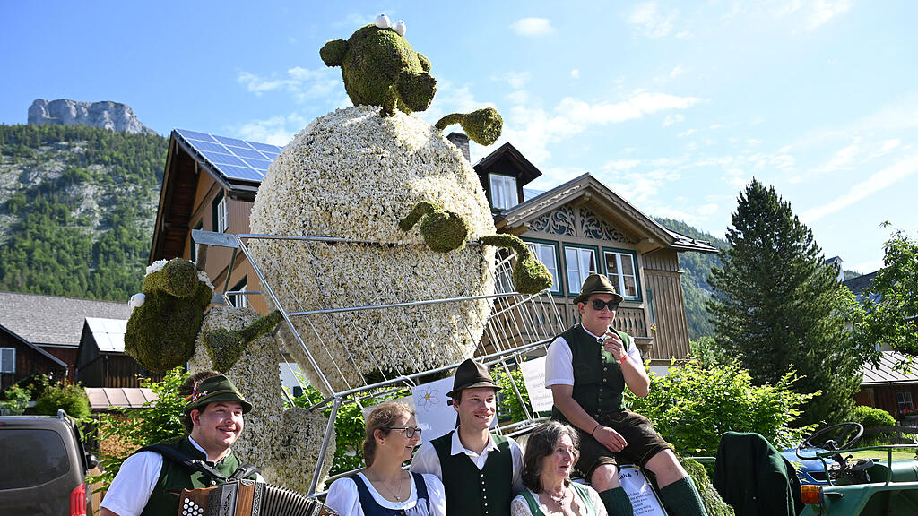 Figuren beim Narzissenfest im Ausseerland
