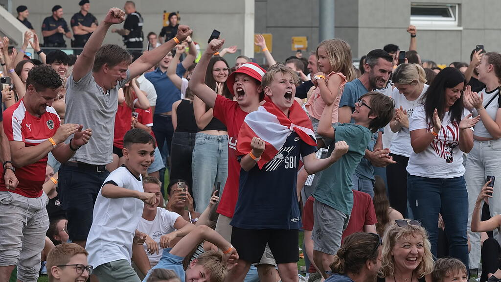 Public Viewing in Salzburg: Österreich vs. Polen