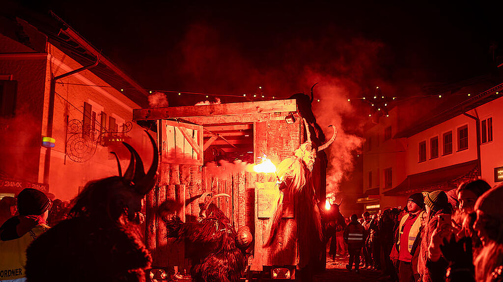 Krampuslauf im Ortszentrum, Großgmain