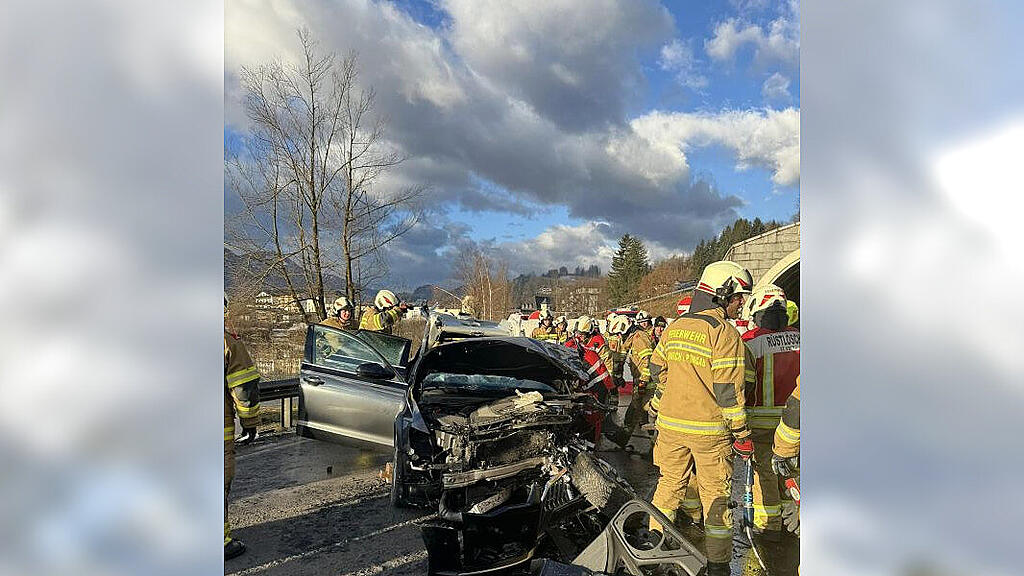 Schwerer VU auf B311 in Schwarzach