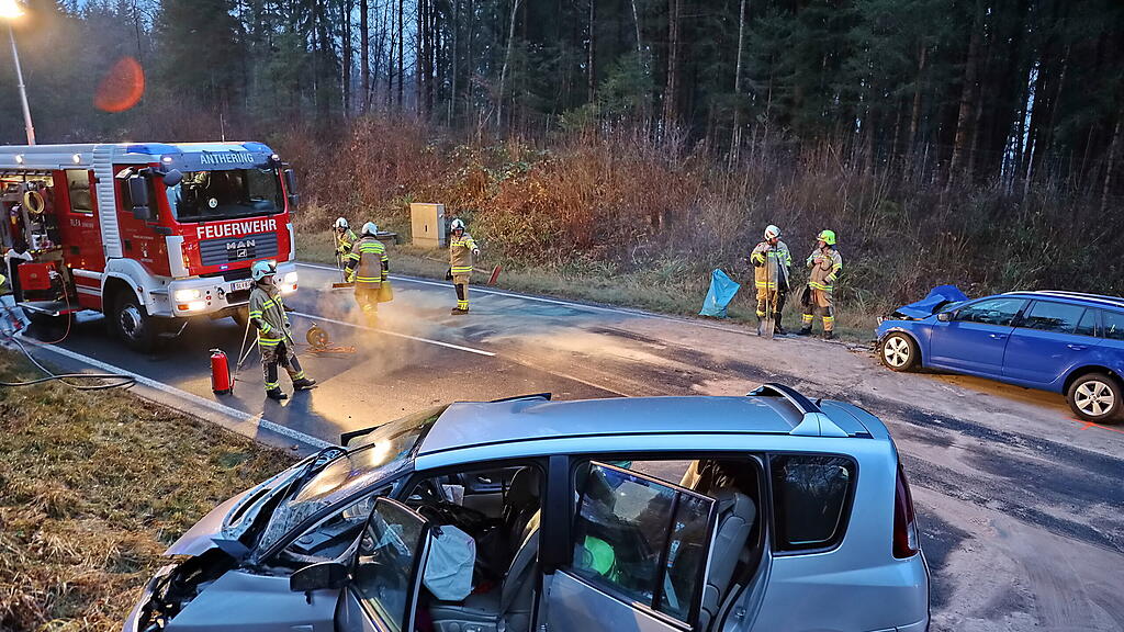 Frontalcrash auf B156 in Anthering