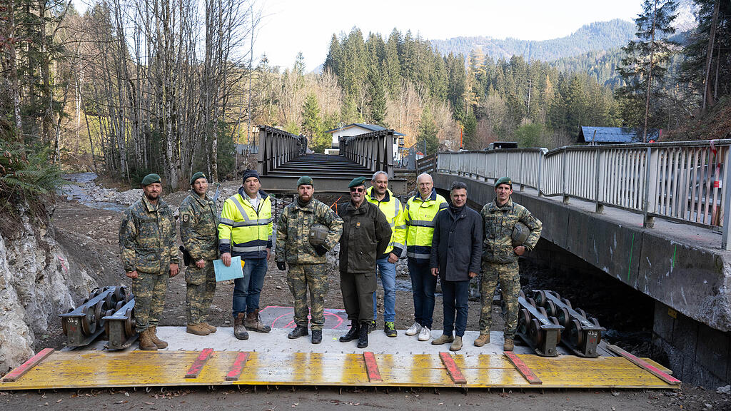 Hunderte Soldaten bauen Brücken in Annaberg-Lungötz