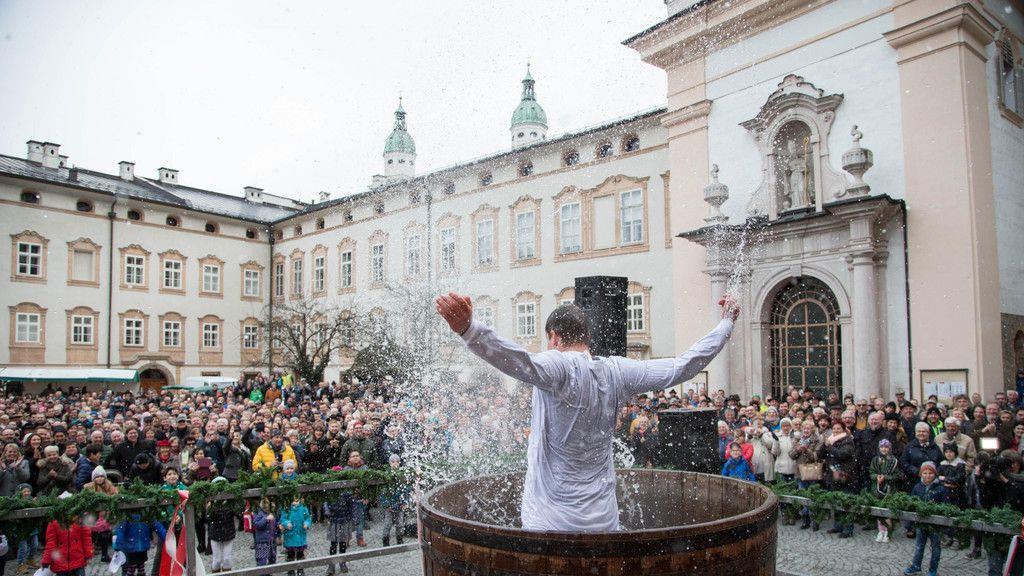 Traditioneller Metzgersprung in Salzburg