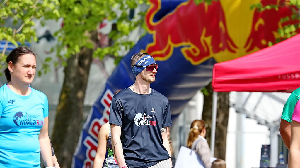 Wings For Life World Run Warm Up Volksgarten
