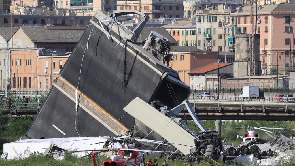 Autobahnbr\u00fccke st\u00fcrzt in Genua ein II