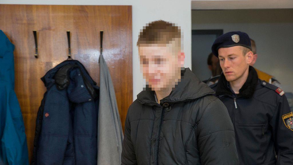 Überfall auf Taxilenkerin: Zwei Teenager vor Gericht