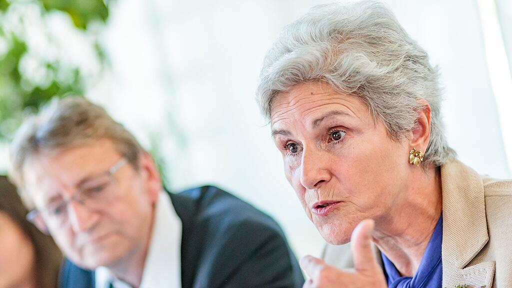 Karl Schnell (FLÖ) und Barbara Rosenkranz.