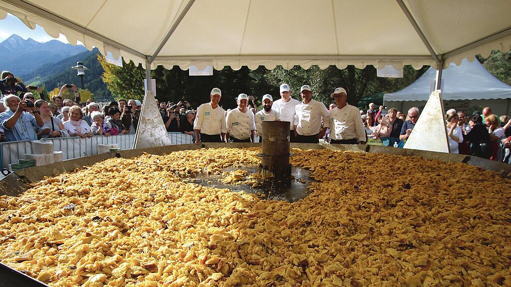 2.200 Eier wurden für 309 Kilogramm Kaiserschmarrn verwendet.