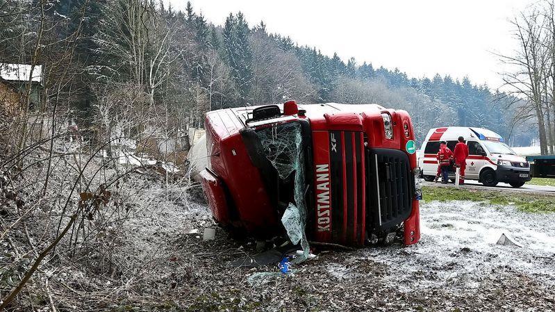 Handenberg: Lkw umgestürzt