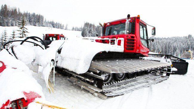 Der Lenker des Pistengeräts dürfte den Skifahrer übersehen haben (Symbolbild).