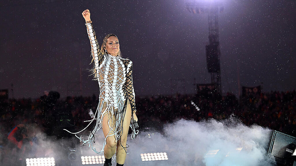 Bei strömendem Regen gab Fischer ein Mega-Konzert