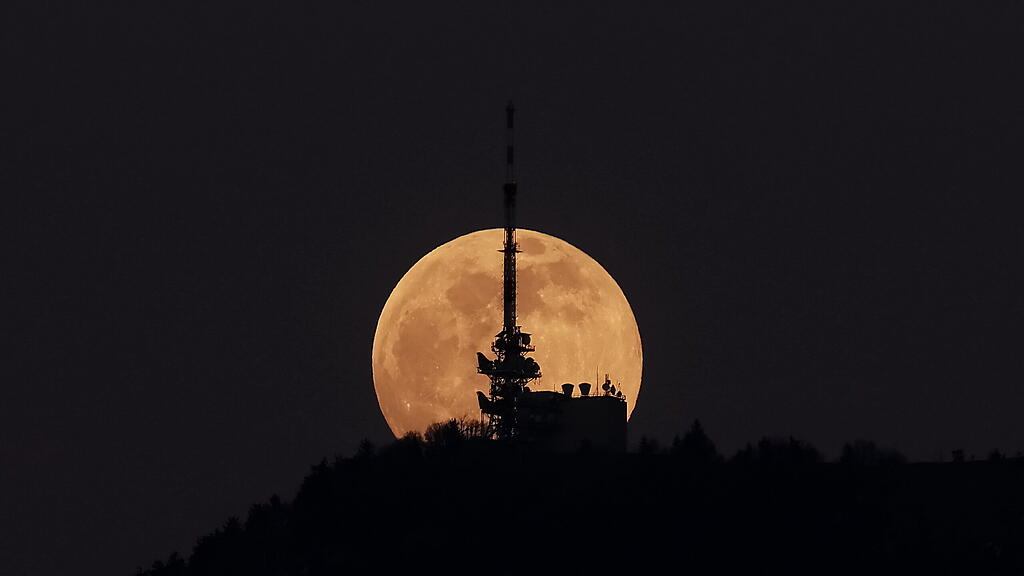 Supermond in Salzburg am 26. April 2021