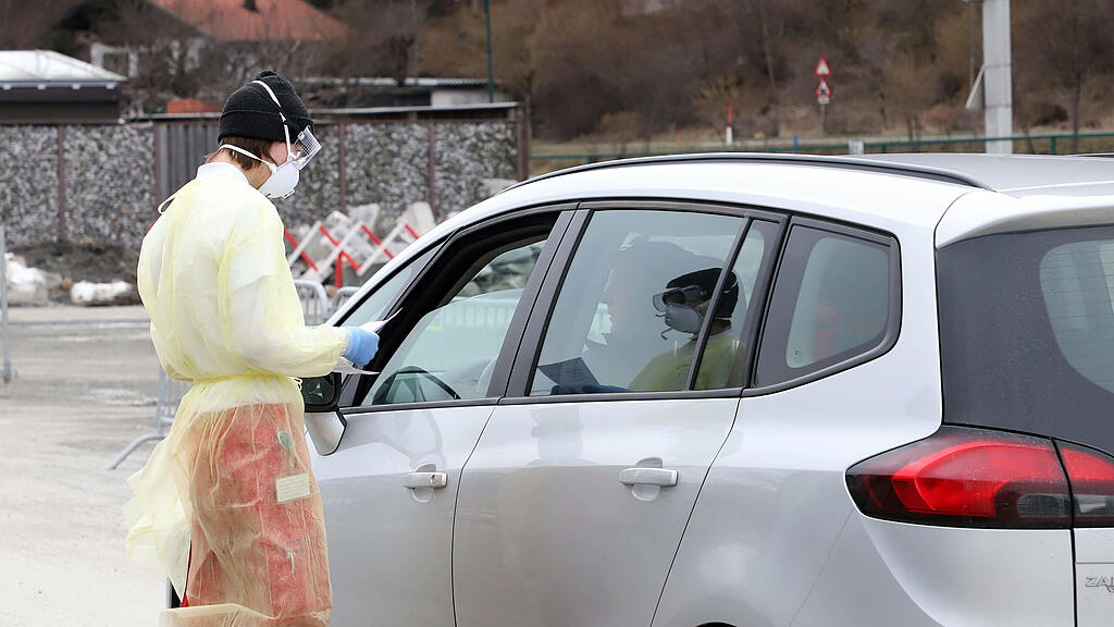 Coronavirus, Drive-In, Rotes Kreuz, Zell am See