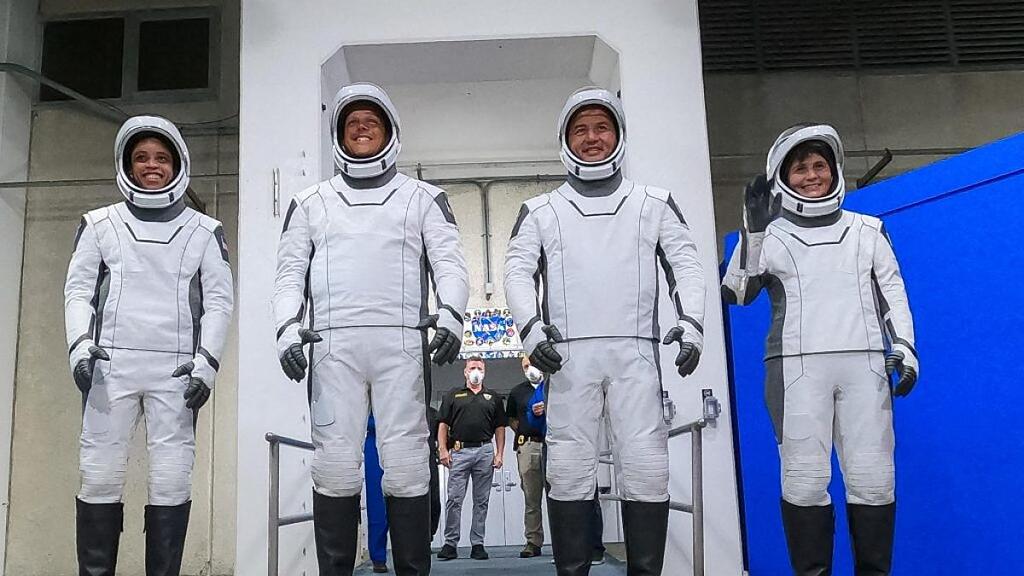 Drei US-Amerikaner und eine Italienerin lösen bisherige ISS-Crew ab