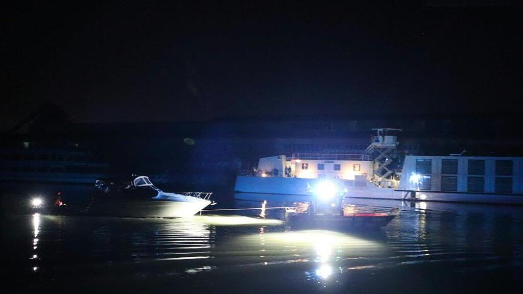Das Sportboot wurde in den Winterhafen geschleppt