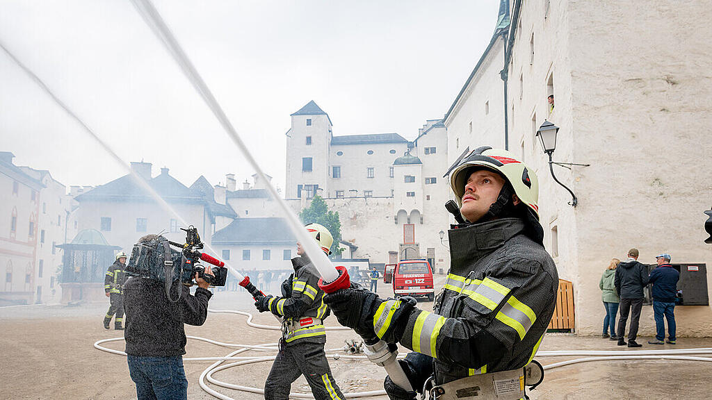 Feuerwehr-Übung auf der Festung, II
