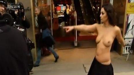 Jazzy zieht sich aus