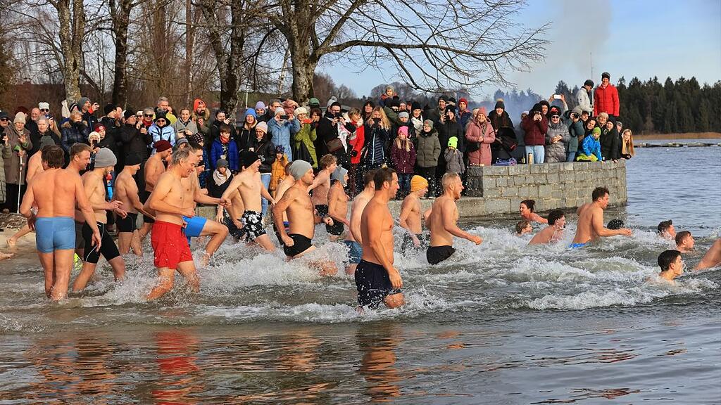 Silvesterschwimmen im Obertrumer See