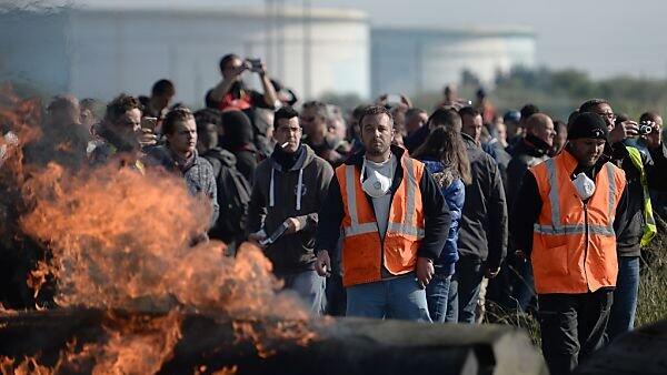 Treibstoffdepots wurden blockiert