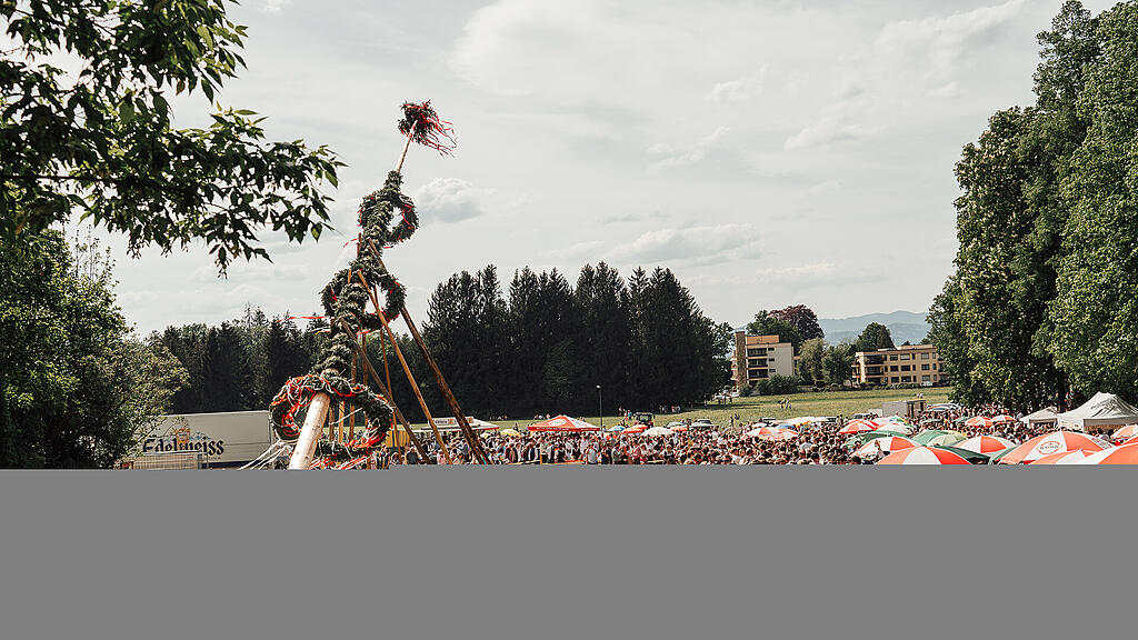 Maibaumaufstellen Aigen 2024