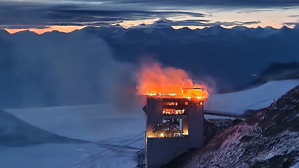 Bergrestaurant Botta de Glacier 3000 stand in Flammen
