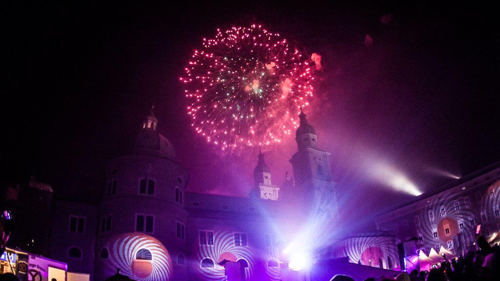 Auch heuer wird das neue Jahr wieder mit einem fulminanten Feuerwerk über Salzburgs Altstadt eingeläutet.