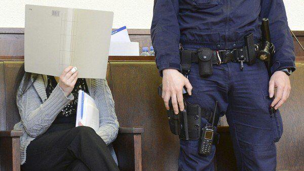 Lebenslang für 52-Jährige wegen Arsen-Mordes an zwei Männern.