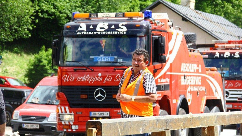 Bagger in Hüttau geborgen
