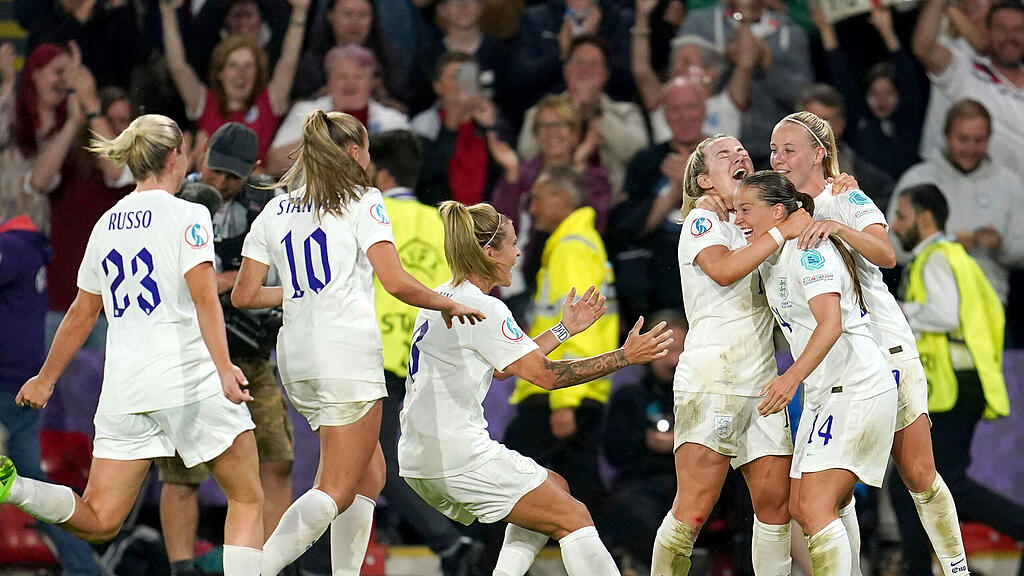 Fu\u00dfball-EM_England_Schweden