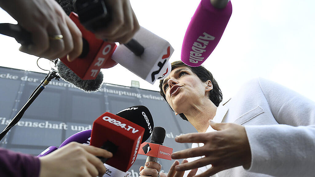 Pamela Rendi-Wagner vor Beginn der Klubsitzung