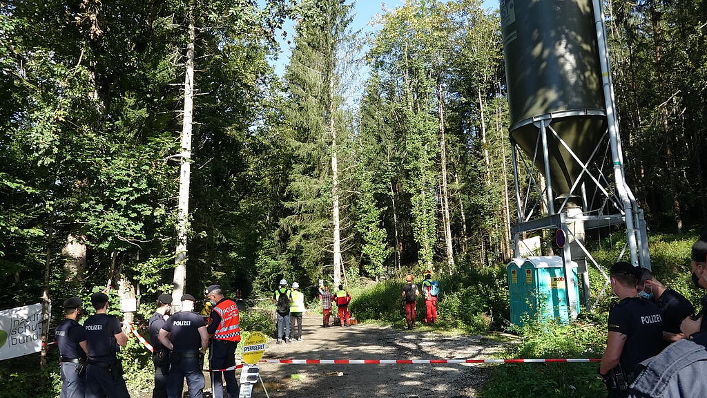 Polizeigro\u00dfeinsatz in Bad Vigaun