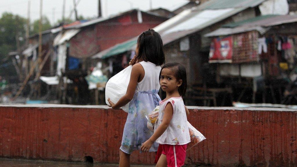 Super-Taifun Haiyan trifft Philippinen: Massenevakuierungen