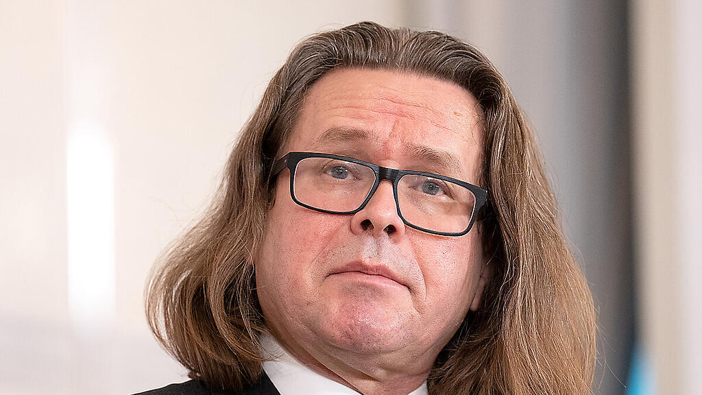 Den Minister hat es erwischt