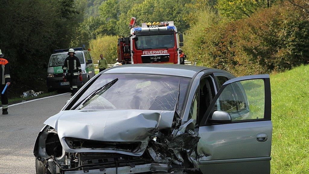 Trümmerfeld nach Frontalcrash