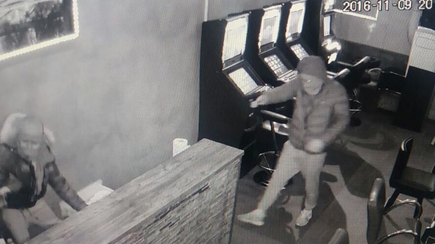 Überfall in Elisabeth-Vorstadt: Bilder der Überwachungskamera