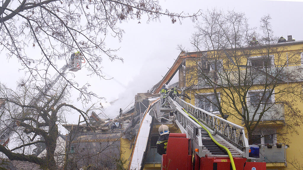 NIEDERÖSTERREICH EXPLOSION IN MEHRPARTEIENHAUS IN LANGENZERSDORF =(3).jpg