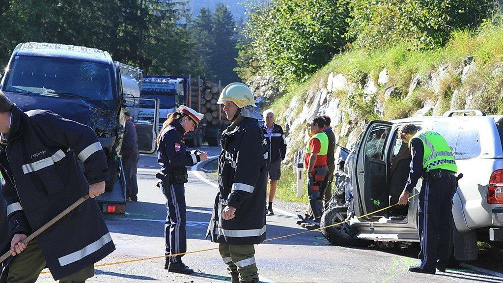 Bilder vom Unfall auf der B166