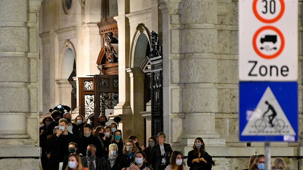 Wien-Terror: Publikum aus Burgtheater eskortiert