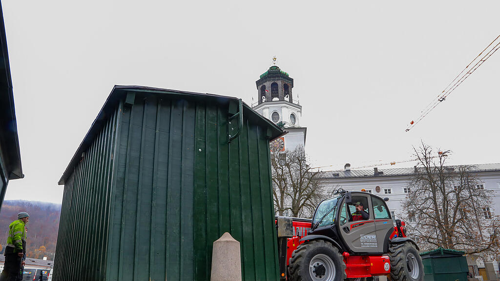 Aufbau Christkindlmarkt II