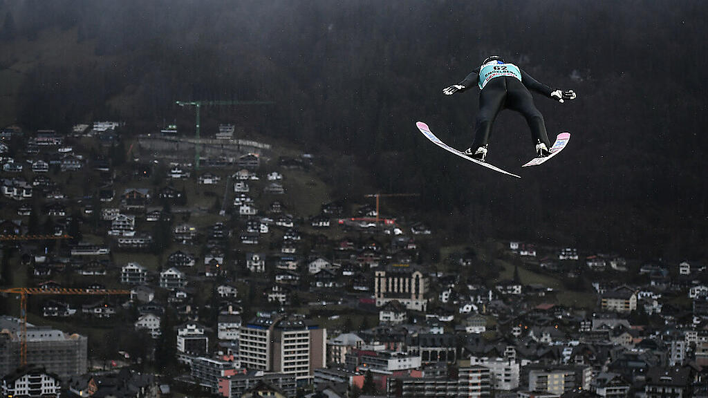 Ryoyu Kobayashi fliegt Engelberg entgegen