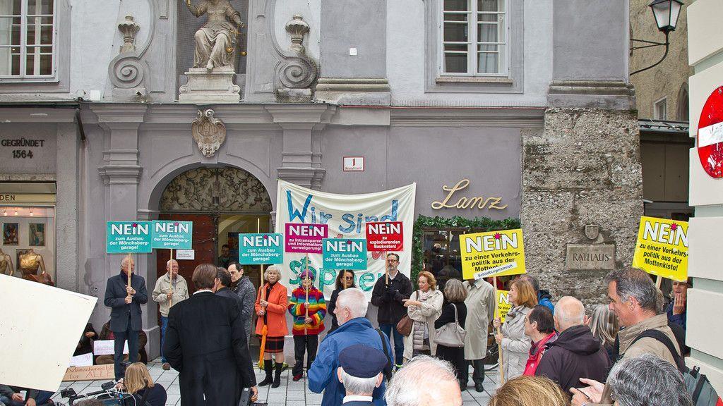 Demo gegen den Ausbau der Mönchsberggarage