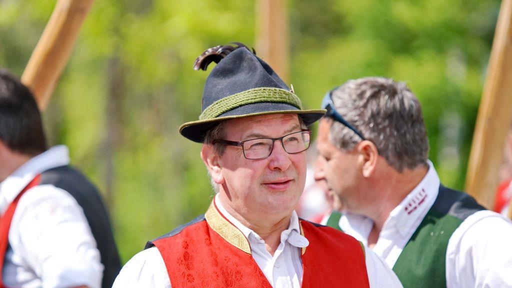 Maibaumaufstellen in Leopoldskron
