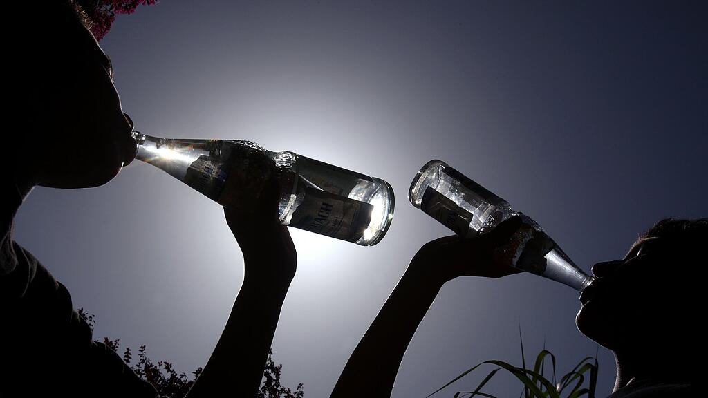 Wenn man Wert auf den Geschmack legt, sollte man bei Mineralwasser zur Glasflasche greifen (Symbolbild).