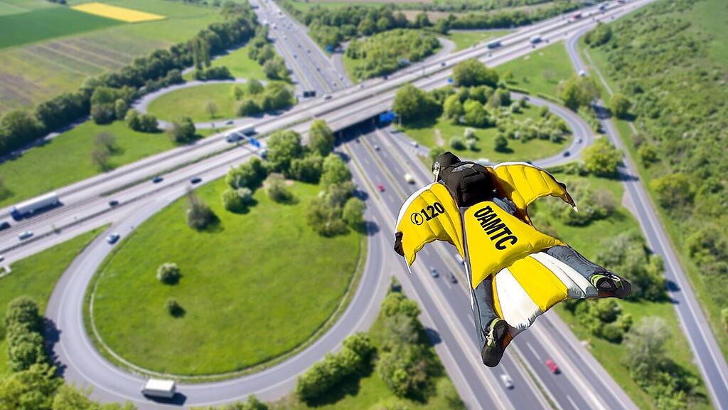 Die Wingsuit-Pannenhelfer will der ÖAMTC unter anderem am Großglockner stationieren.