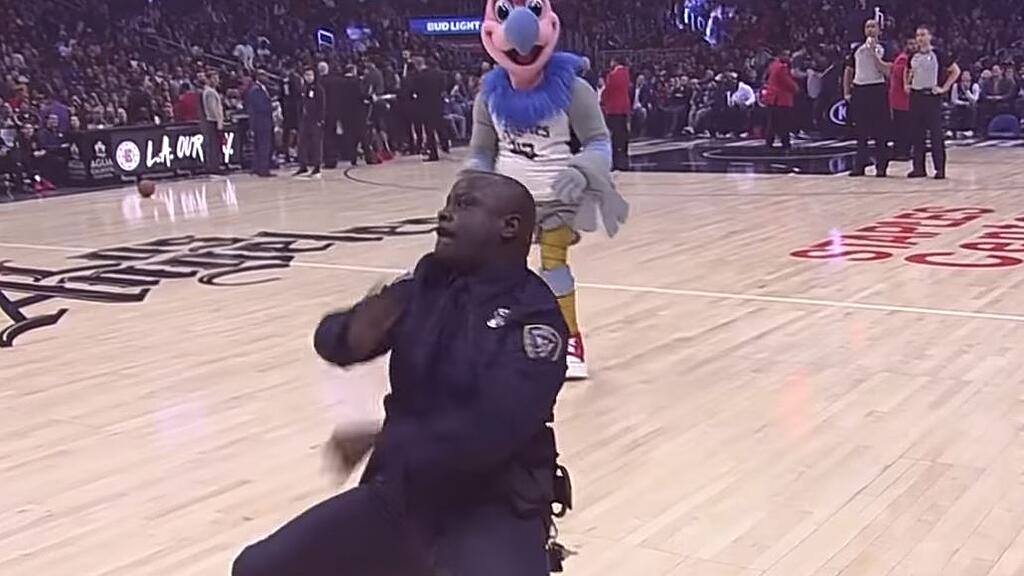 US-Cop, Breakdance